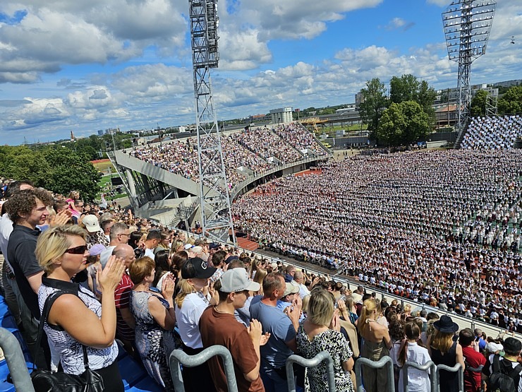 Foto mirkļi no deju lielkoncerta «Es atvēru Laimas dārzu» - XIII Latvijas Skolu jaunatnes dziesmu un deju svētki 373587