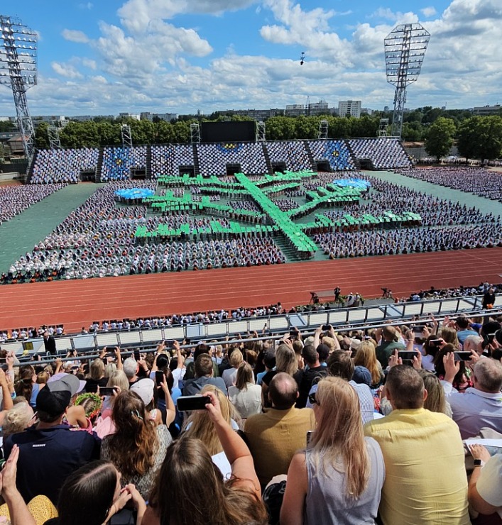 Foto mirkļi no deju lielkoncerta «Es atvēru Laimas dārzu» - XIII Latvijas Skolu jaunatnes dziesmu un deju svētki 373588