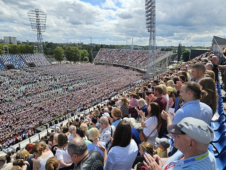 Foto mirkļi no deju lielkoncerta «Es atvēru Laimas dārzu» - XIII Latvijas Skolu jaunatnes dziesmu un deju svētki 373590