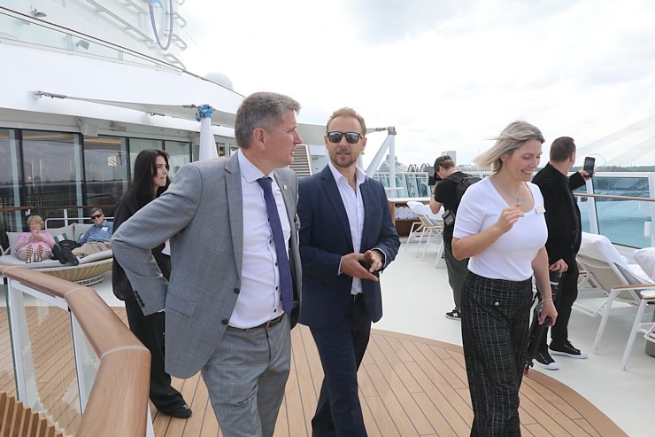 Rīgas pasažieru ostā pirmo reizi ienāk luksusa kruīza kuģis «Oceania Vista» ar 1200 pasažieru vietām 373667