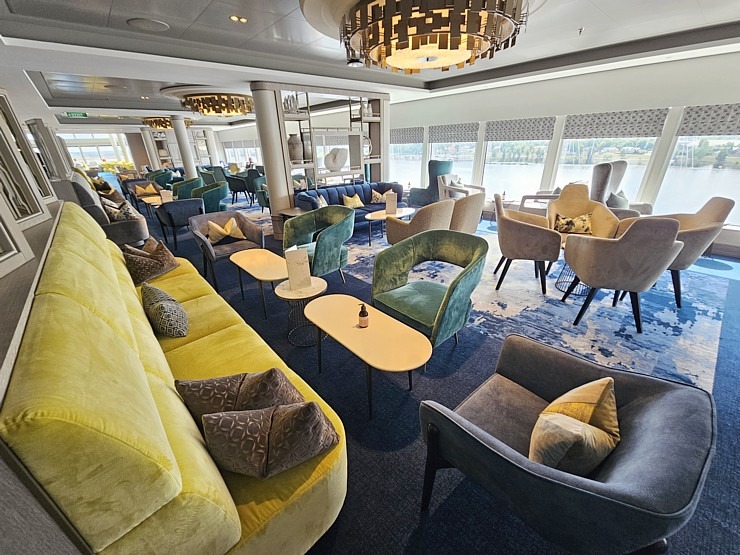 Rīgā pirmo reizi ienāk luksus kruīzu kuģis «Spirit of Adventure», kas pieder britu kompānijai «Saga Cruises» 373872