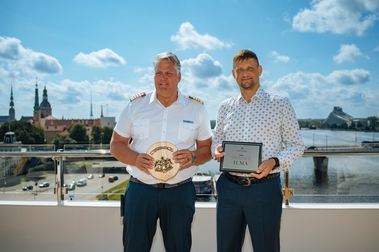 Rīgā ienāk pasaules slavenā zīmola «The Ritz-Carlton Yacht Collection» superjahta «ILMA». Foto: Valdis Skudre 374627
