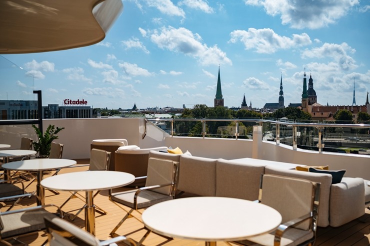 Rīgā ienāk pasaules slavenā zīmola «The Ritz-Carlton Yacht Collection» superjahta «ILMA». Foto: Valdis Skudre 374628
