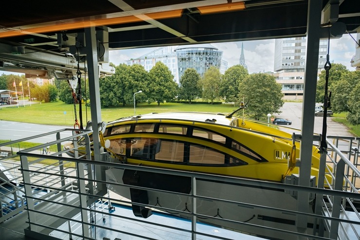 Rīgā ienāk pasaules slavenā zīmola «The Ritz-Carlton Yacht Collection» superjahta «ILMA». Foto: Valdis Skudre 374631