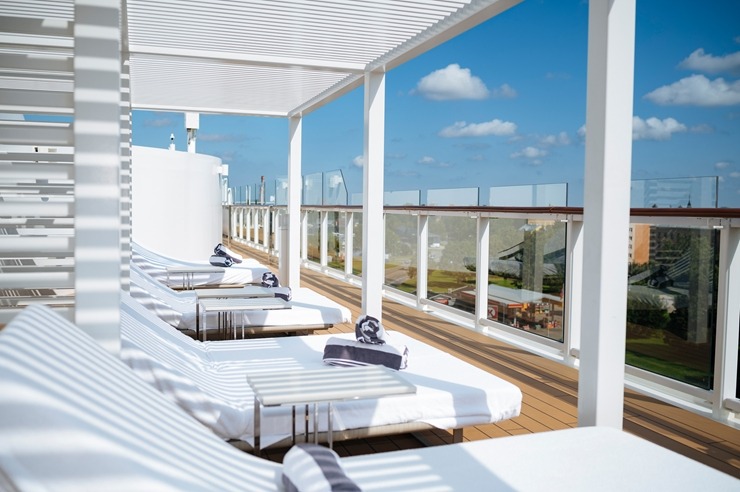 Rīgā ienāk pasaules slavenā zīmola «The Ritz-Carlton Yacht Collection» superjahta «ILMA». Foto: Valdis Skudre 374634