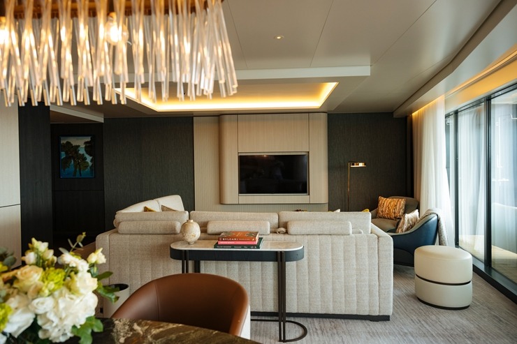 Rīgā ienāk pasaules slavenā zīmola «The Ritz-Carlton Yacht Collection» superjahta «ILMA». Foto: Valdis Skudre 374637