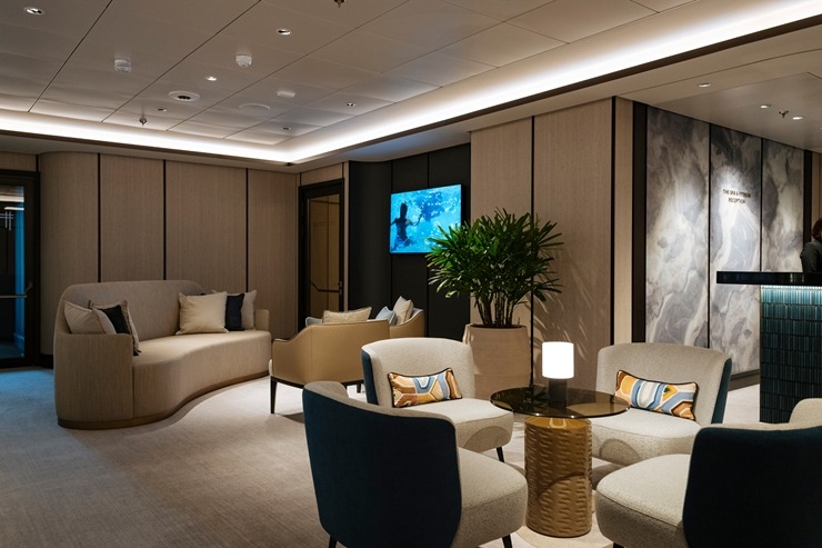Rīgā ienāk pasaules slavenā zīmola «The Ritz-Carlton Yacht Collection» superjahta «ILMA». Foto: Valdis Skudre 374638