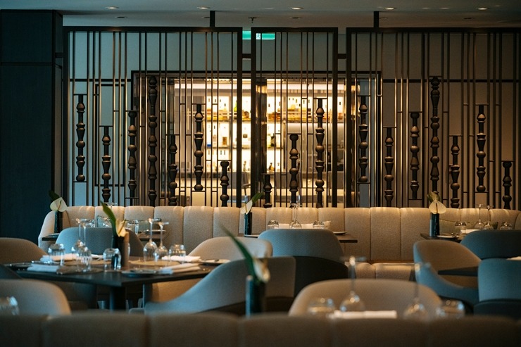 Rīgā ienāk pasaules slavenā zīmola «The Ritz-Carlton Yacht Collection» superjahta «ILMA». Foto: Valdis Skudre 374639
