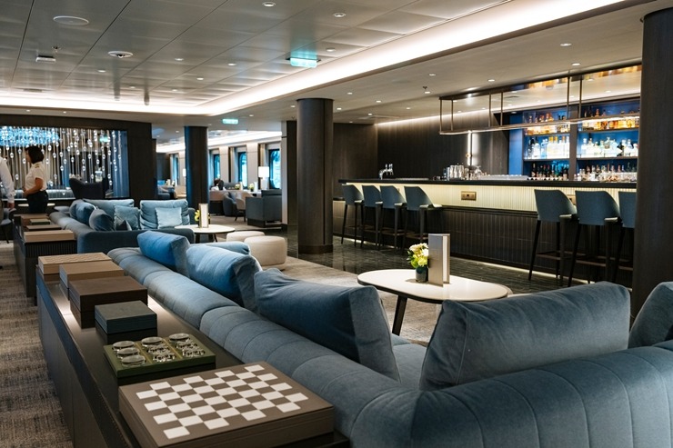 Rīgā ienāk pasaules slavenā zīmola «The Ritz-Carlton Yacht Collection» superjahta «ILMA». Foto: Valdis Skudre 374648