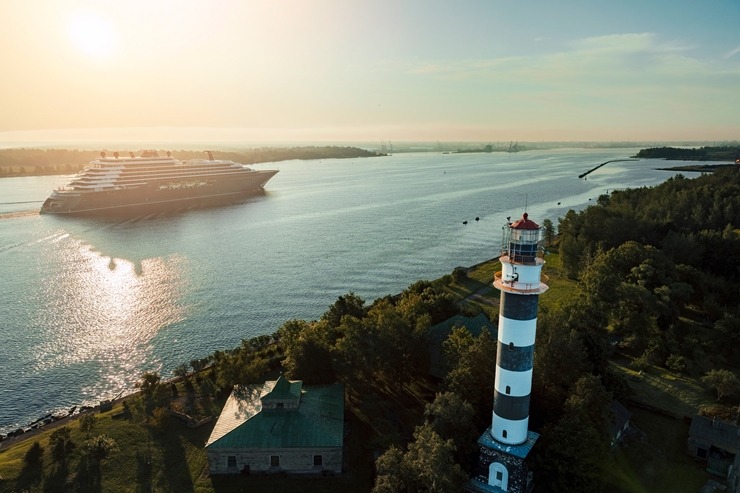 Rīgā ienāk pasaules slavenā zīmola «The Ritz-Carlton Yacht Collection» superjahta «ILMA». Foto: Valdis Skudre 374651