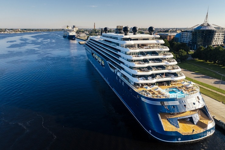 Rīgā ienāk pasaules slavenā zīmola «The Ritz-Carlton Yacht Collection» superjahta «ILMA». Foto: Valdis Skudre 374622