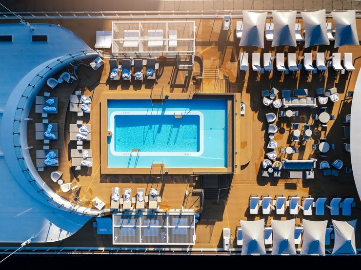 Rīgā ienāk pasaules slavenā zīmola «The Ritz-Carlton Yacht Collection» superjahta «ILMA». Foto: Valdis Skudre 374624