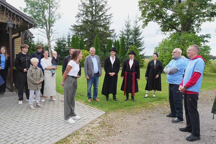 Valsts prezidents Edgars Rinkēvičs un Igaunijas prezidents Alars Kariss dodas kopīgā velobraucienā abpus Latvijas un Igaunijas robežai 375830