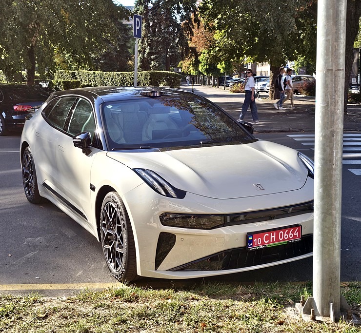 Daži foto mirkļi no Čerkasiem Ukrainā, kur tika nogādās Latvijā ziedotās skolas somas. Sadarbībā ar auto nomu «SIXT» 376301