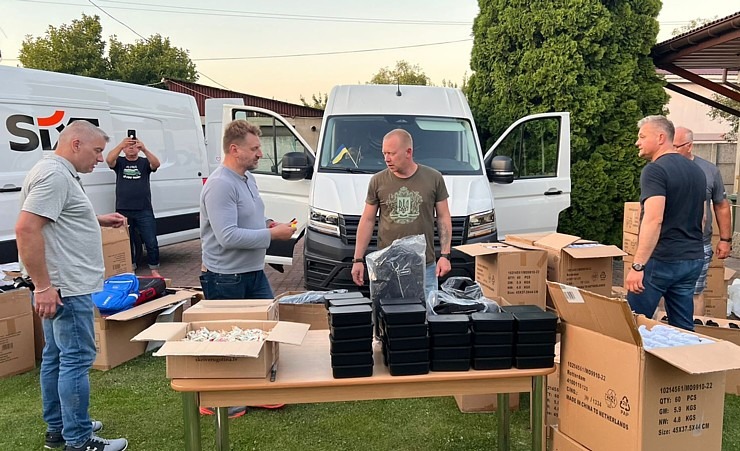 Daži foto mirkļi no Čerkasiem Ukrainā, kur tika nogādās Latvijā ziedotās skolas somas. Sadarbībā ar auto nomu «SIXT» 376285