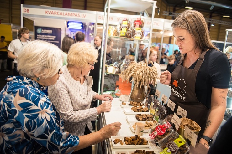 Ķīpsalā norit Baltijas lielākā pārtikas industrijas izstāde «Riga Food 2025», kurai ir jau 30 gadu dzimšanas diena. Foto: Ieva Makare 376350