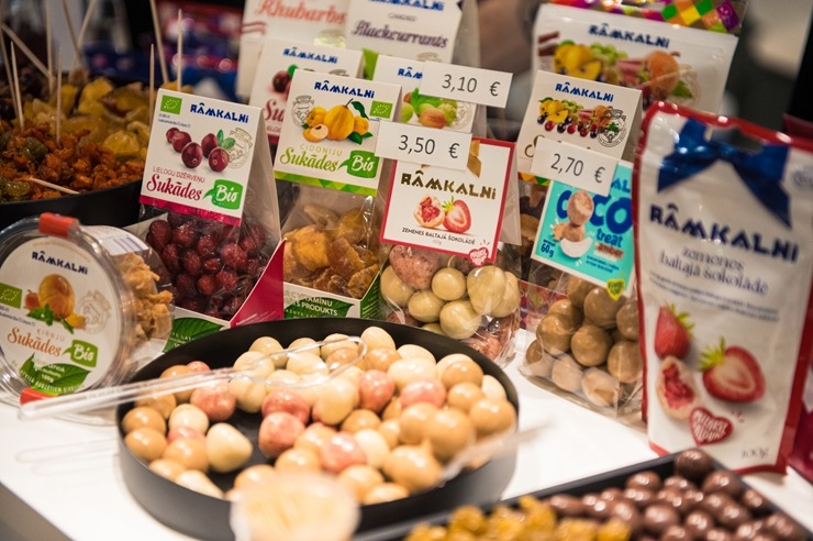 Ķīpsalā norit Baltijas lielākā pārtikas industrijas izstāde «Riga Food 2025», kurai ir jau 30 gadu dzimšanas diena. Foto: Ieva Makare 376418