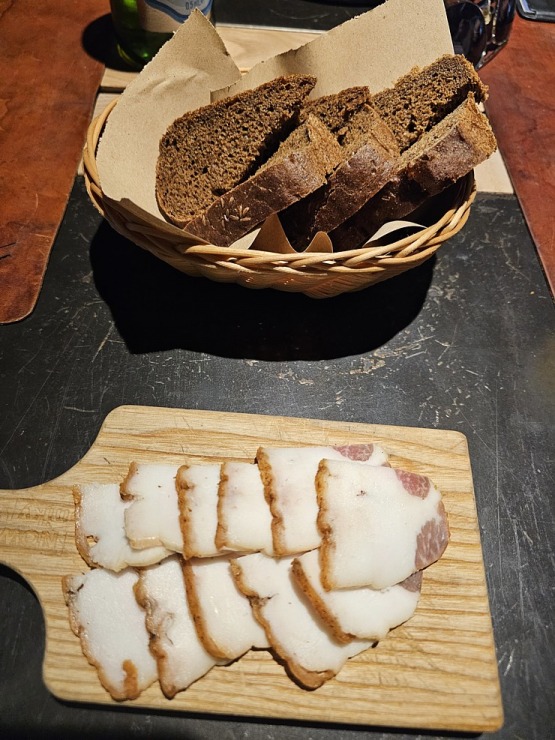 Apmeklējam ukraiņu virtuves restorānu Kijivas centrā «Ostannya Barykada». Sadarbībā ar «SIXT» 376529