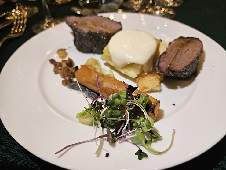 «Latvijas gada pavārs 2025» Emīls Skalbergs, restorāns «John - John chefs hall» un «Latvijas pavārzellis 2025» - Rota Gundega Klētniece, restorāns «Fe 376649