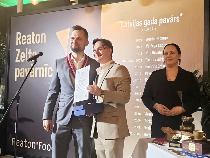 «Latvijas gada pavārs 2025» Emīls Skalbergs, restorāns «John - John chefs hall» un «Latvijas pavārzellis 2025» - Rota Gundega Klētniece, restorāns «Fe 376658