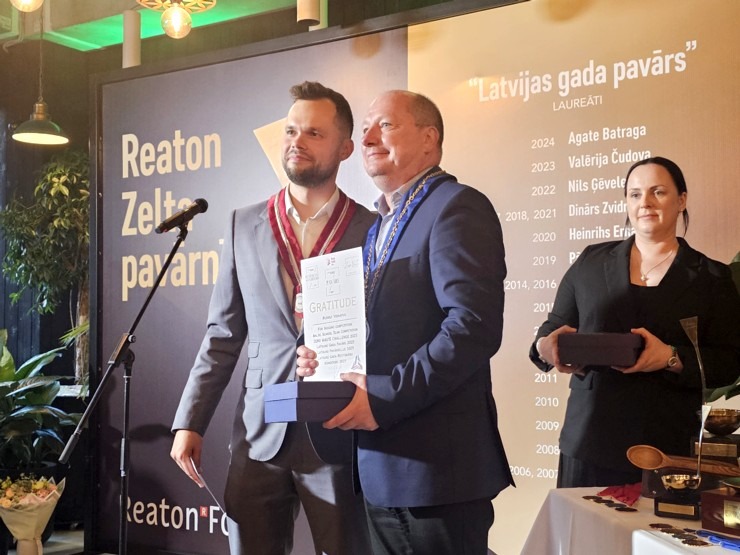 «Latvijas gada pavārs 2025» Emīls Skalbergs, restorāns «John - John chefs hall» un «Latvijas pavārzellis 2025» - Rota Gundega Klētniece, restorāns «Fe 376659