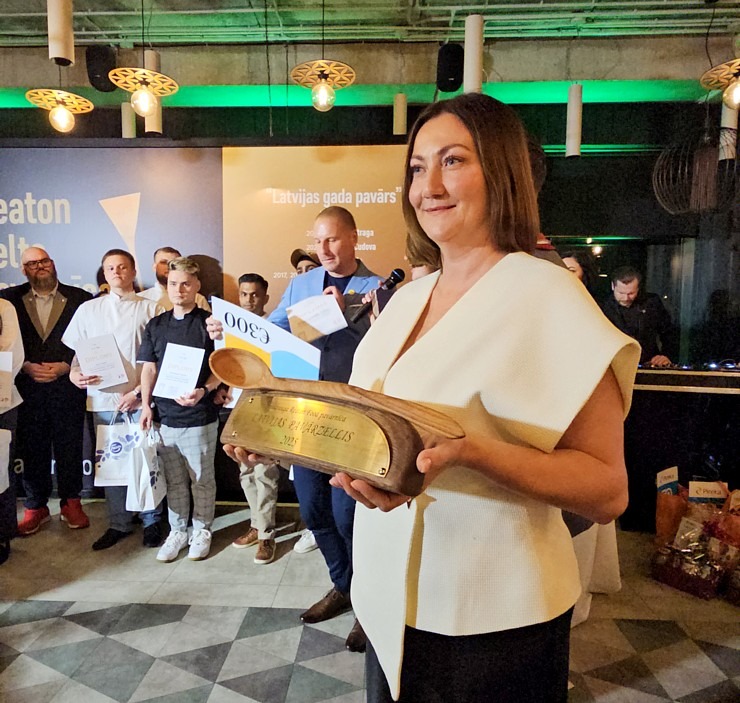 «Latvijas gada pavārs 2025» Emīls Skalbergs, restorāns «John - John chefs hall» un «Latvijas pavārzellis 2025» - Rota Gundega Klētniece, restorāns «Fe 376668
