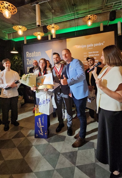 «Latvijas gada pavārs 2025» Emīls Skalbergs, restorāns «John - John chefs hall» un «Latvijas pavārzellis 2025» - Rota Gundega Klētniece, restorāns «Fe 376669