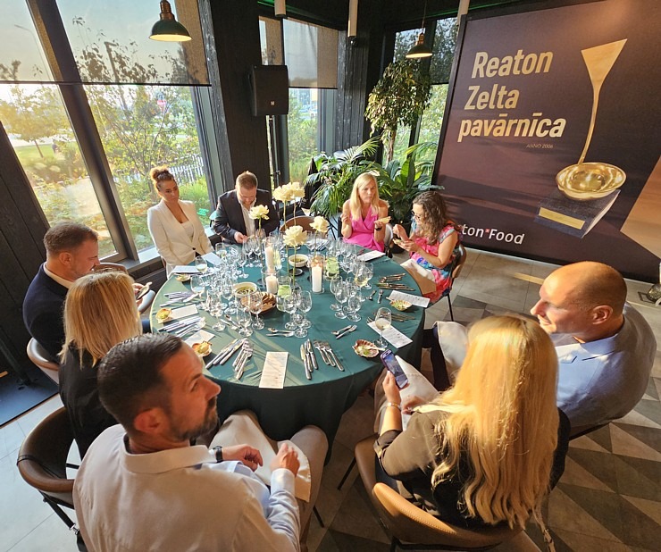«Latvijas gada pavārs 2025» Emīls Skalbergs, restorāns «John - John chefs hall» un «Latvijas pavārzellis 2025» - Rota Gundega Klētniece, restorāns «Fe 376632