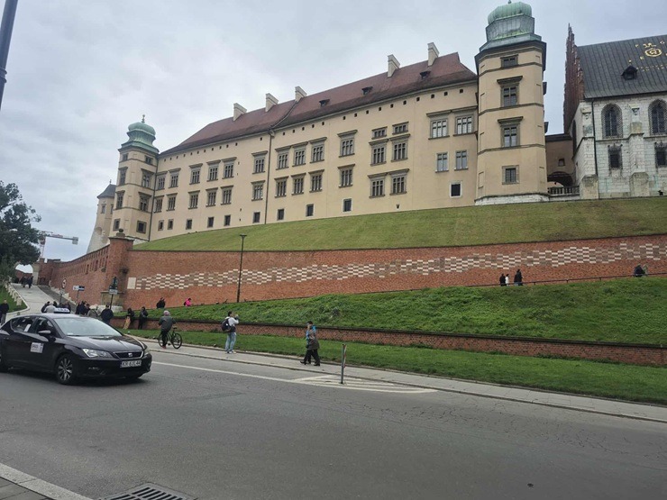 Travelnews.lv iejūk starp tūristiem un izbauda rudenīgo Krakovu 378232