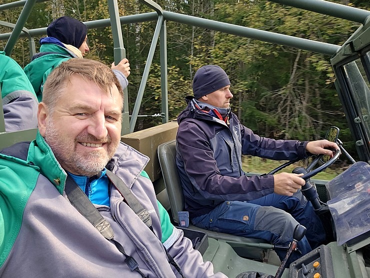 Braucam ar īpašu apvidus auto no « Adrenaator» pa Aidu alpiem Igaunijas Austrumviru apriņķī. Sadarbībā ar «Active Travel» un Idaviru 378420