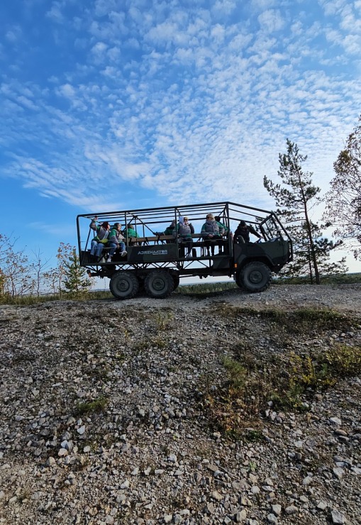 Braucam ar īpašu apvidus auto no « Adrenaator» pa Aidu alpiem Igaunijas Austrumviru apriņķī. Sadarbībā ar «Active Travel» un Idaviru 378446