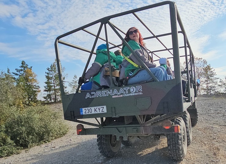 Braucam ar īpašu apvidus auto no « Adrenaator» pa Aidu alpiem Igaunijas Austrumviru apriņķī. Sadarbībā ar «Active Travel» un Idaviru 378449