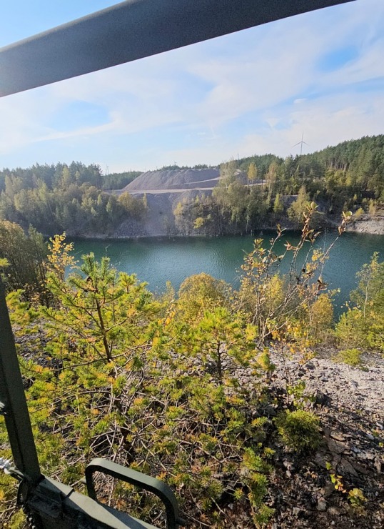 Braucam ar īpašu apvidus auto no « Adrenaator» pa Aidu alpiem Igaunijas Austrumviru apriņķī. Sadarbībā ar «Active Travel» un Idaviru 378425