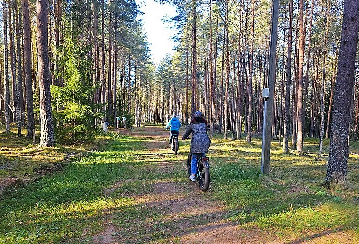 Apmeklējam Alutaguses Veselības sporta centru un iepazīstam meža velobraukšanu un disku golfu. Sadarbībā «Active Travel» un Idaviru 378608