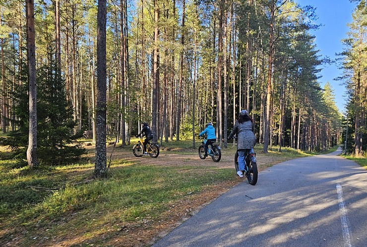 Apmeklējam Alutaguses Veselības sporta centru un iepazīstam meža velobraukšanu un disku golfu. Sadarbībā «Active Travel» un Idaviru 378607