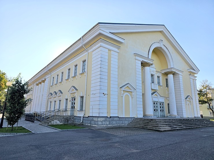 Apmeklējam kādreiz (PSRS) slēgto Igaunijas pilsētu Sillamē Baltijas jūras krastā. Sadarbībā «Active Travel» un Idaviru 378742