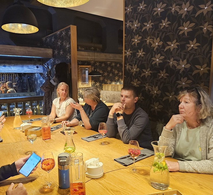 Izbaudām Narvas restorāna « Narva Pärl » viesmīlību. Sadarbībā ar «Active Travel» un Idaviru 378854