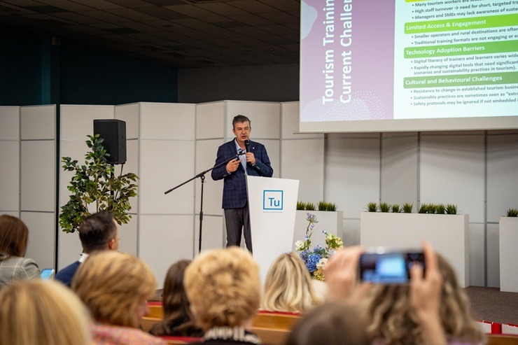Biznesa augstskolā «Turība» norisinās tūrisma konference «Tūrisma attīstības recepte: ilgtspējība, atbildība, drošība» 379093