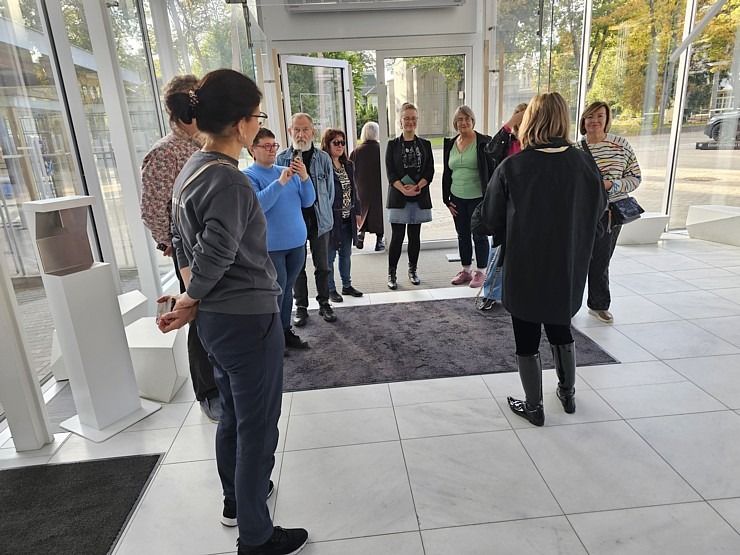 Leģendārās Dzintaru koncertzāles apskate ar iespēju ielūkoties mākslinieku grimētavās. Sadarbībā ar VisitJurmala.lv 379326