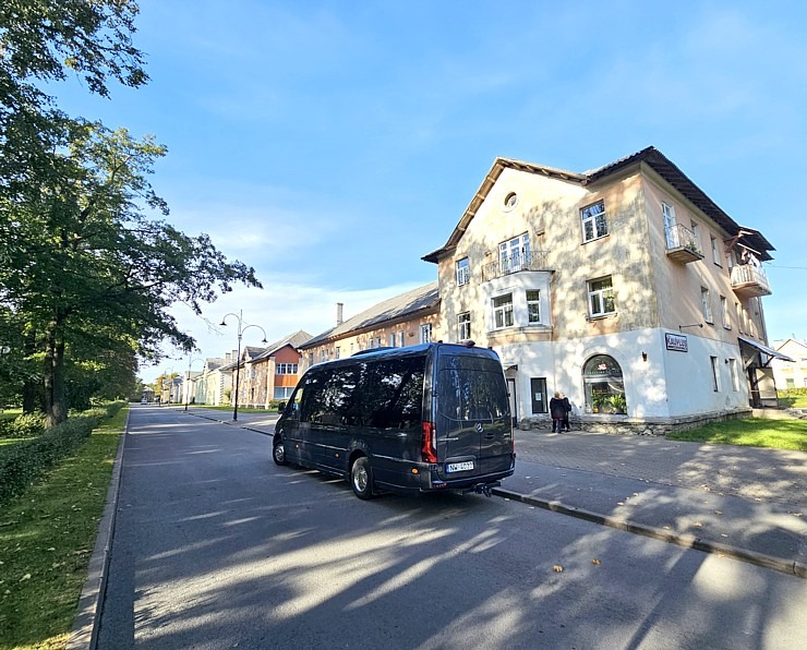 Jaukā autobusa kompānijā apceļojam Igaunijas Austrumviru apriņķi. Sadarbībā ar «Active Travel» un Idaviru 379460