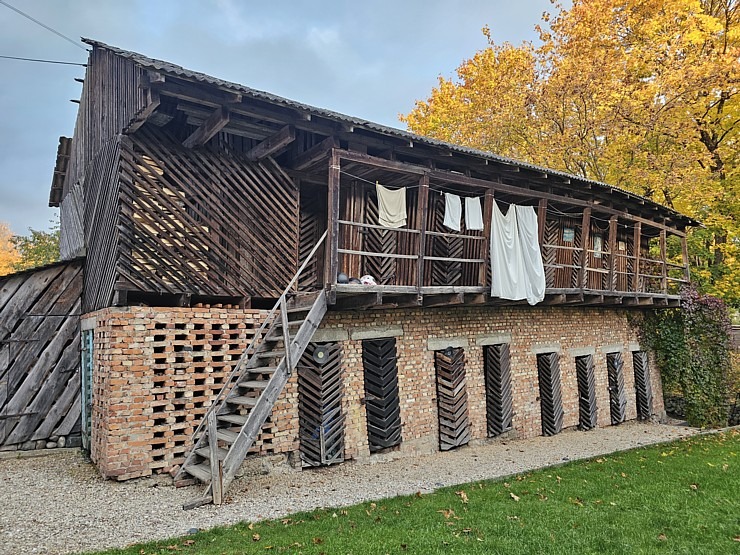 Pēcpusdienas pastaigā iepazīstam UNESCO Pasaules mantojuma sarakstā iekļauto Kuldīgu 380493