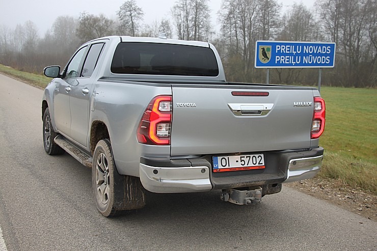 Sadarbībā ar auto nomu «SIXT Latvija» apceļojam Latviju - Toyota Hilux no 53 eiro dienā 381106