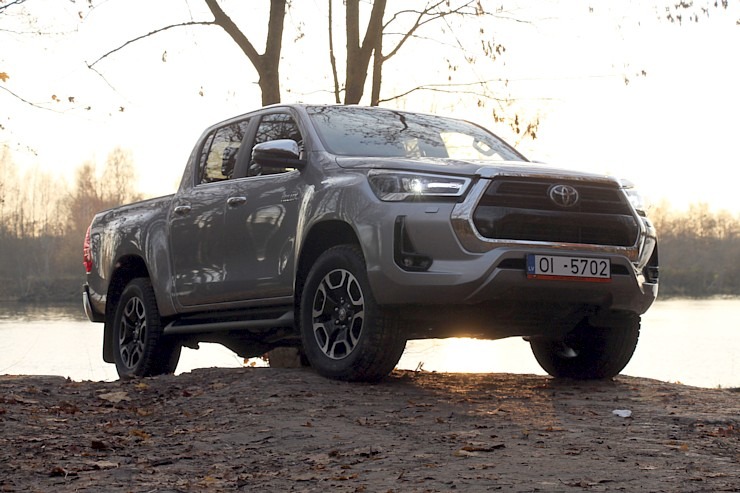 Sadarbībā ar auto nomu «SIXT Latvija» apceļojam Latviju - Toyota Hilux no 53 eiro dienā 381120