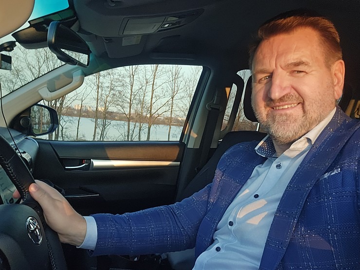 Sadarbībā ar auto nomu «SIXT Latvija» apceļojam Latviju - Toyota Hilux no 53 eiro dienā 381121