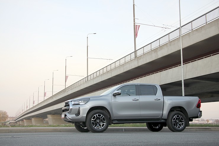Sadarbībā ar auto nomu «SIXT Latvija» apceļojam Latviju - Toyota Hilux no 53 eiro dienā 381122
