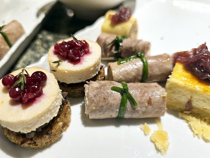 Uz Blaumaņa ielas Rīgā ir atvēries jauns restorāns «Mama Bistro Riga» 382655