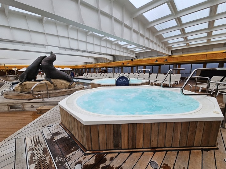 Kruīza kuģis «Borealis» no «Fred.Olsen Cruise Lines» flotes pirmo reizi ienāk Rīgas ostā 383021