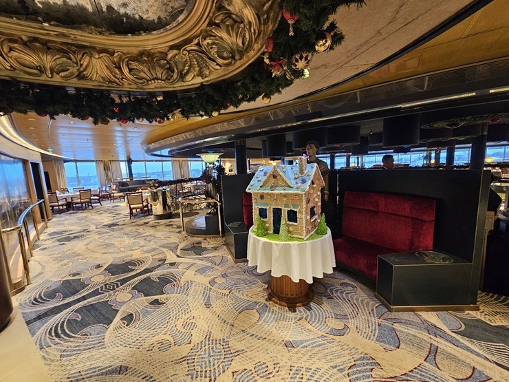 Kruīza kuģis «Borealis» no «Fred.Olsen Cruise Lines» flotes pirmo reizi ienāk Rīgas ostā 383024