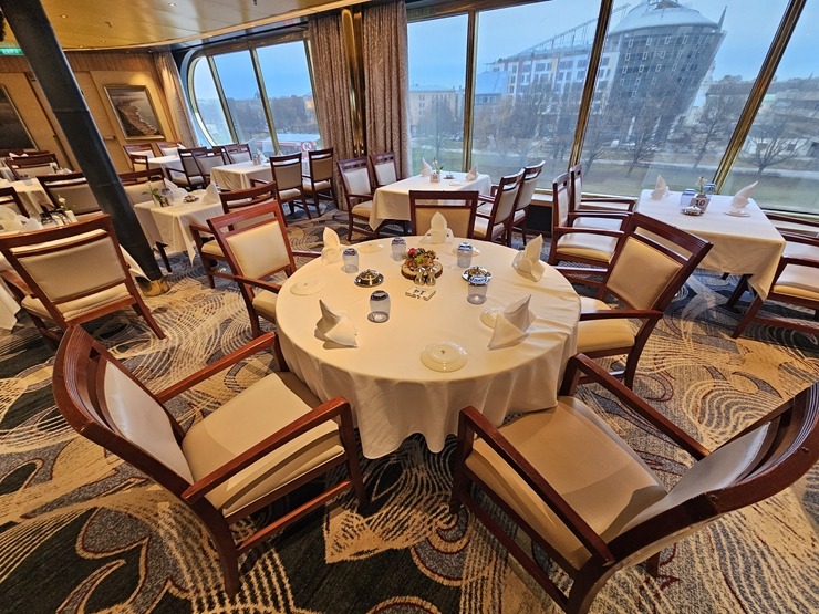 Kruīza kuģis «Borealis» no «Fred.Olsen Cruise Lines» flotes pirmo reizi ienāk Rīgas ostā 383026