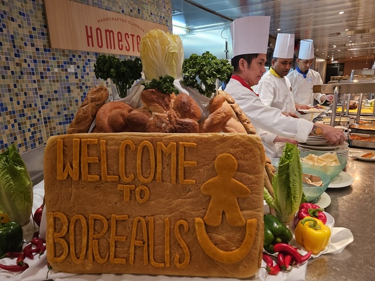 Kruīza kuģis «Borealis» no «Fred.Olsen Cruise Lines» flotes pirmo reizi ienāk Rīgas ostā 383047